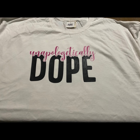 Gildan Tops - Dope tshirt